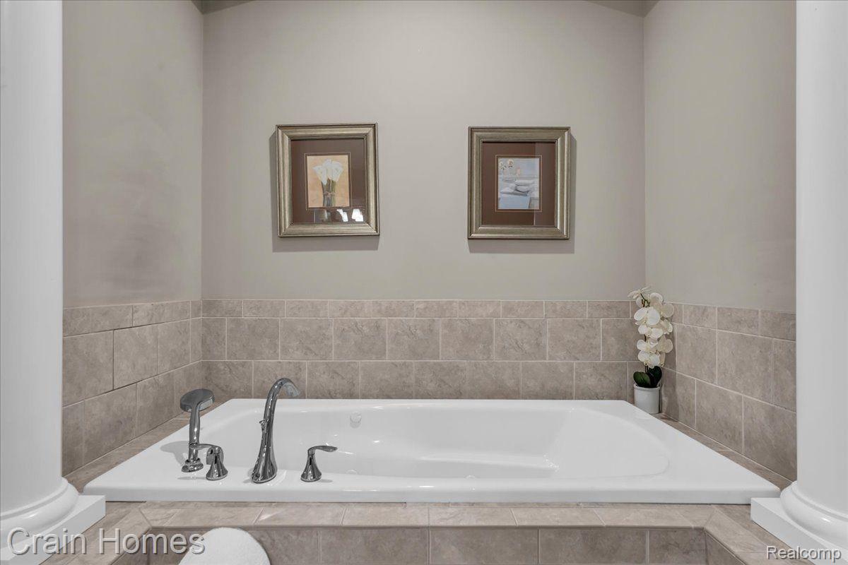 5808 KNOB HILL CIRCLE