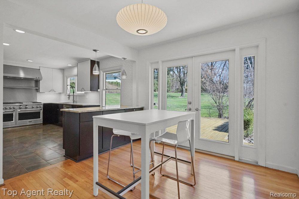 164 W HICKORY GROVE Road