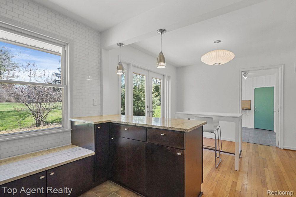 164 W HICKORY GROVE Road