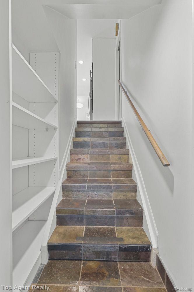 164 W HICKORY GROVE Road