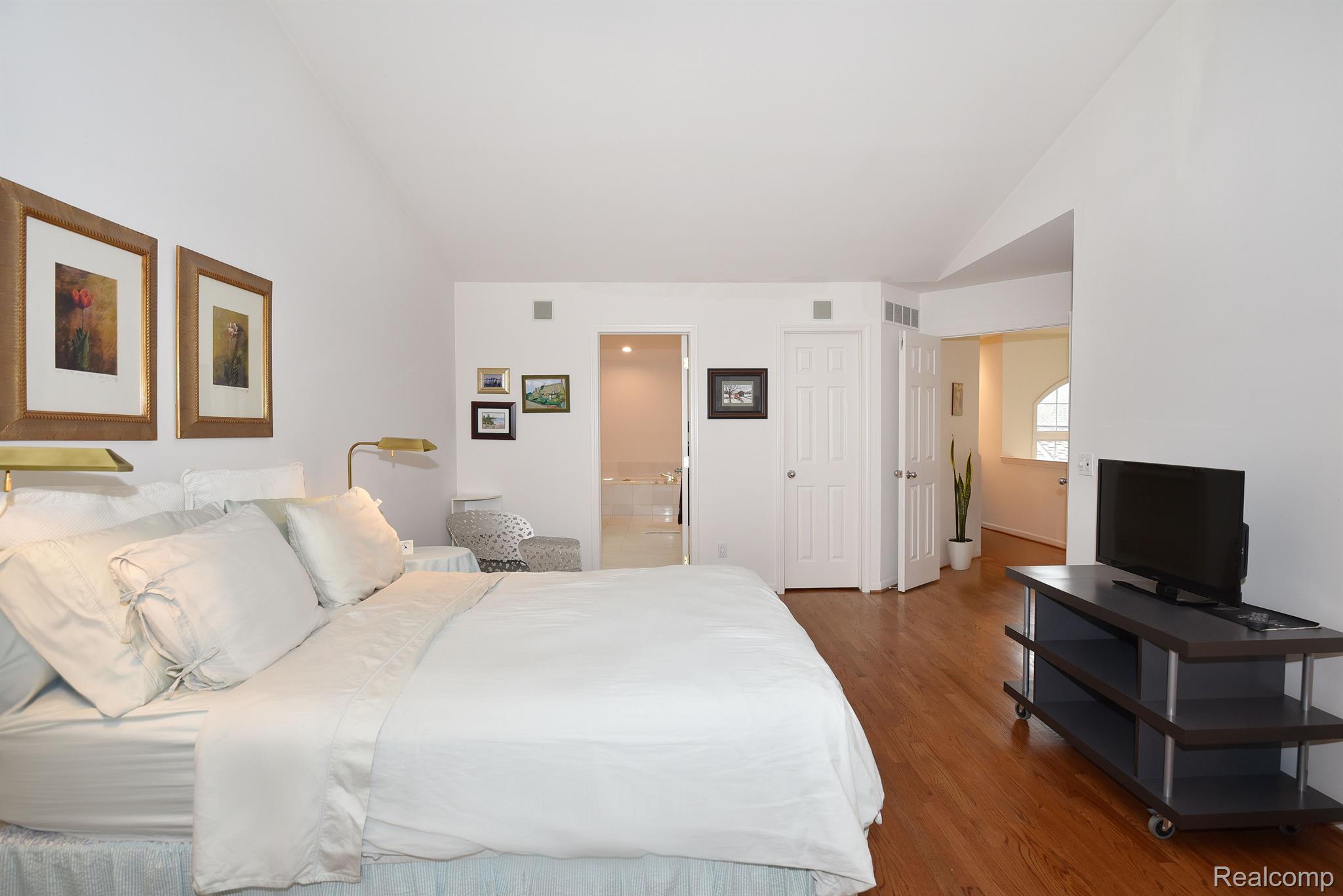 4074 CRANBROOK COURT