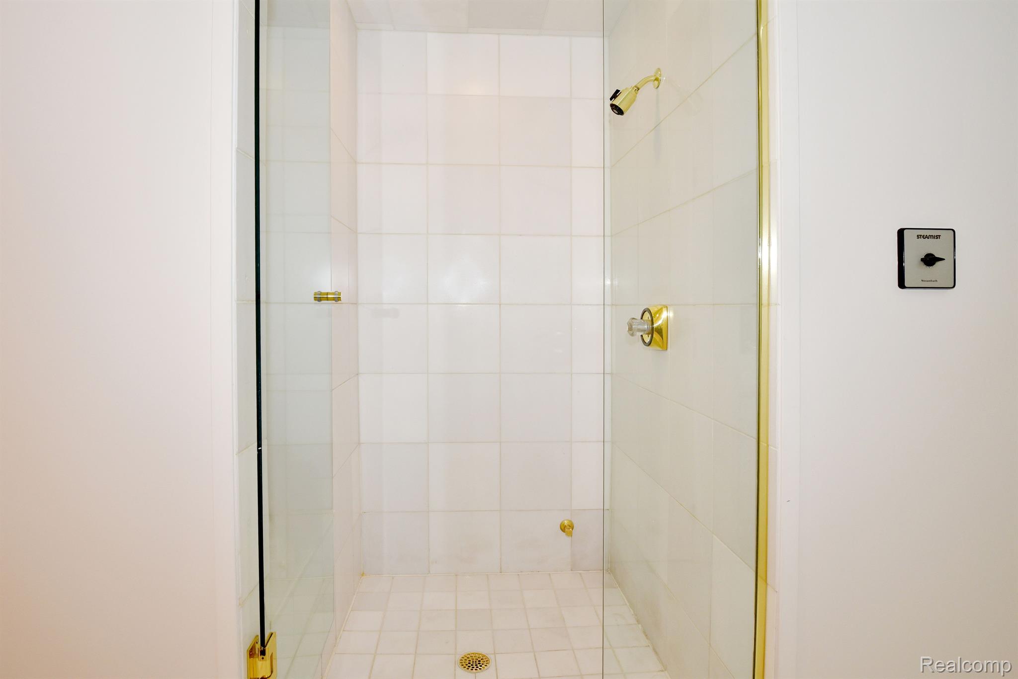 4074 CRANBROOK COURT