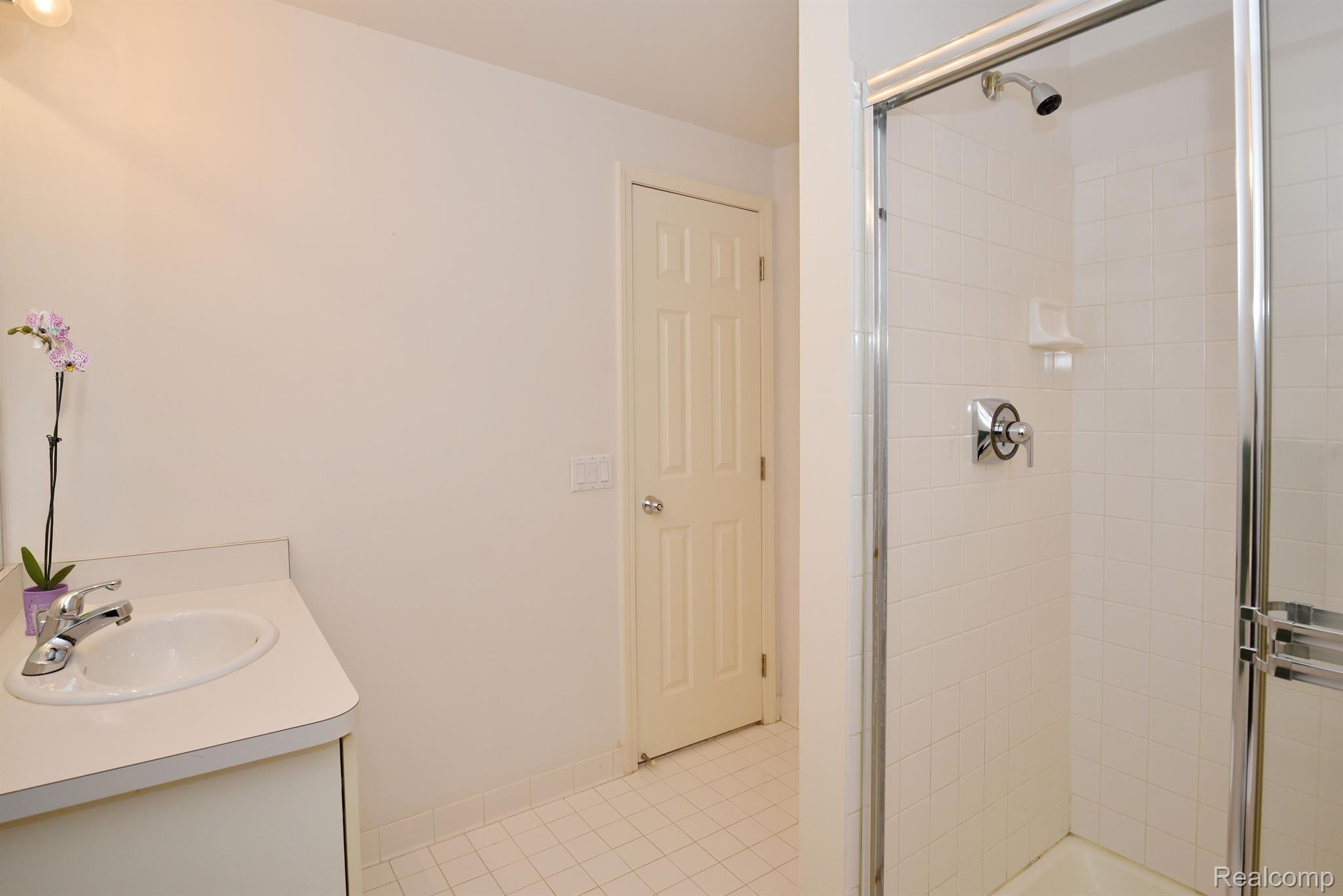 4074 CRANBROOK COURT