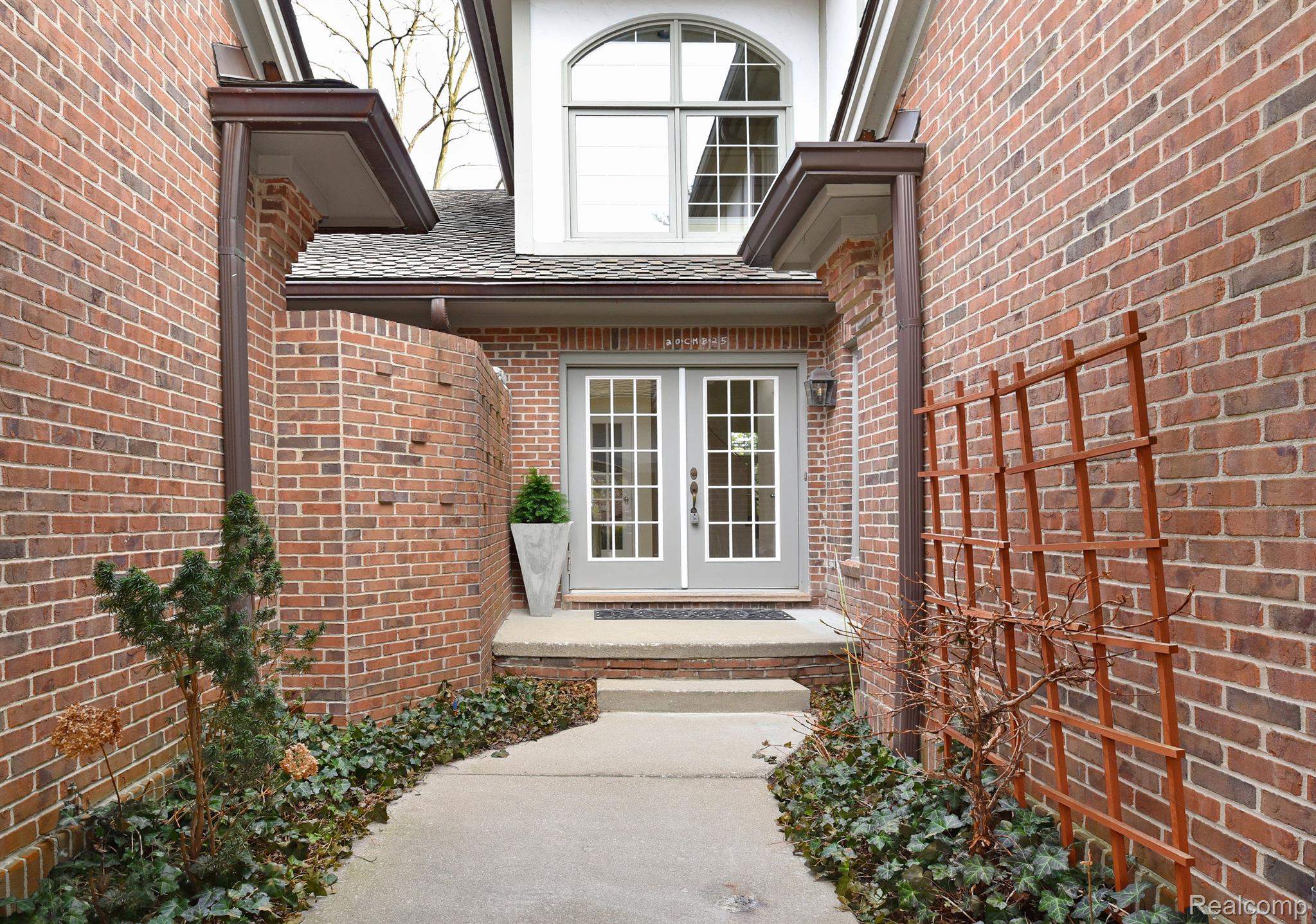 4074 CRANBROOK COURT