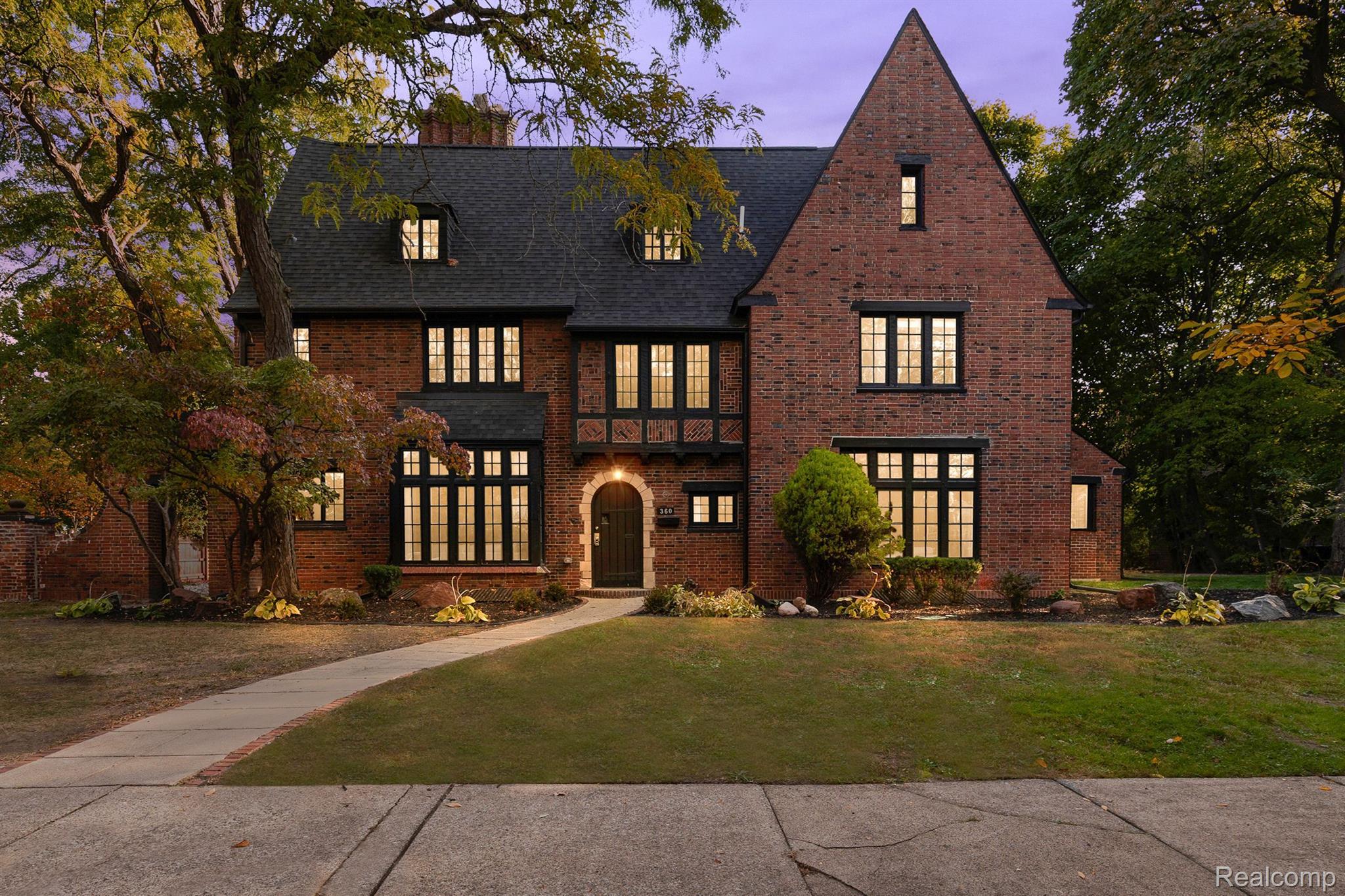 360 Lodge DR