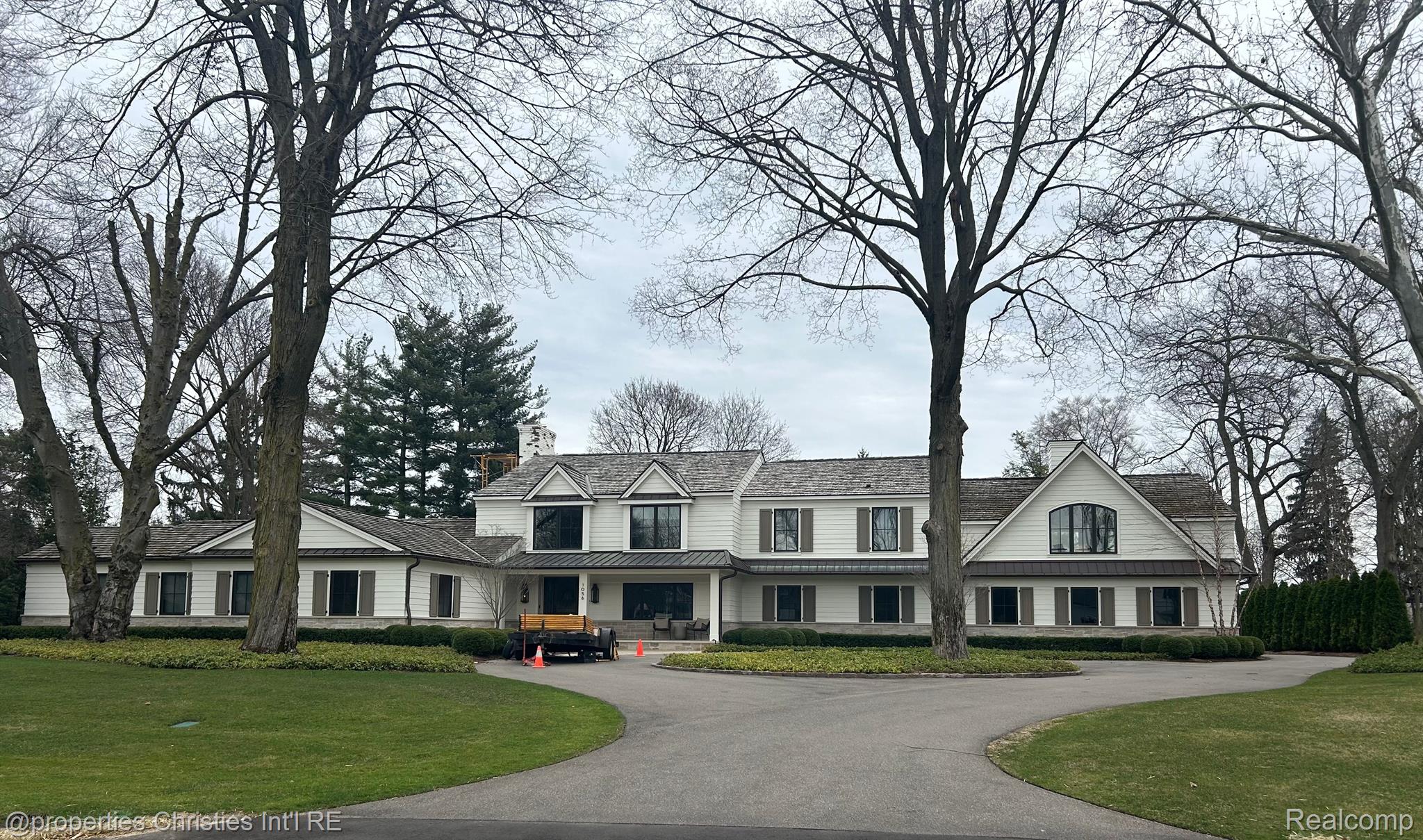 1056 W GLENGARRY CIRCLE