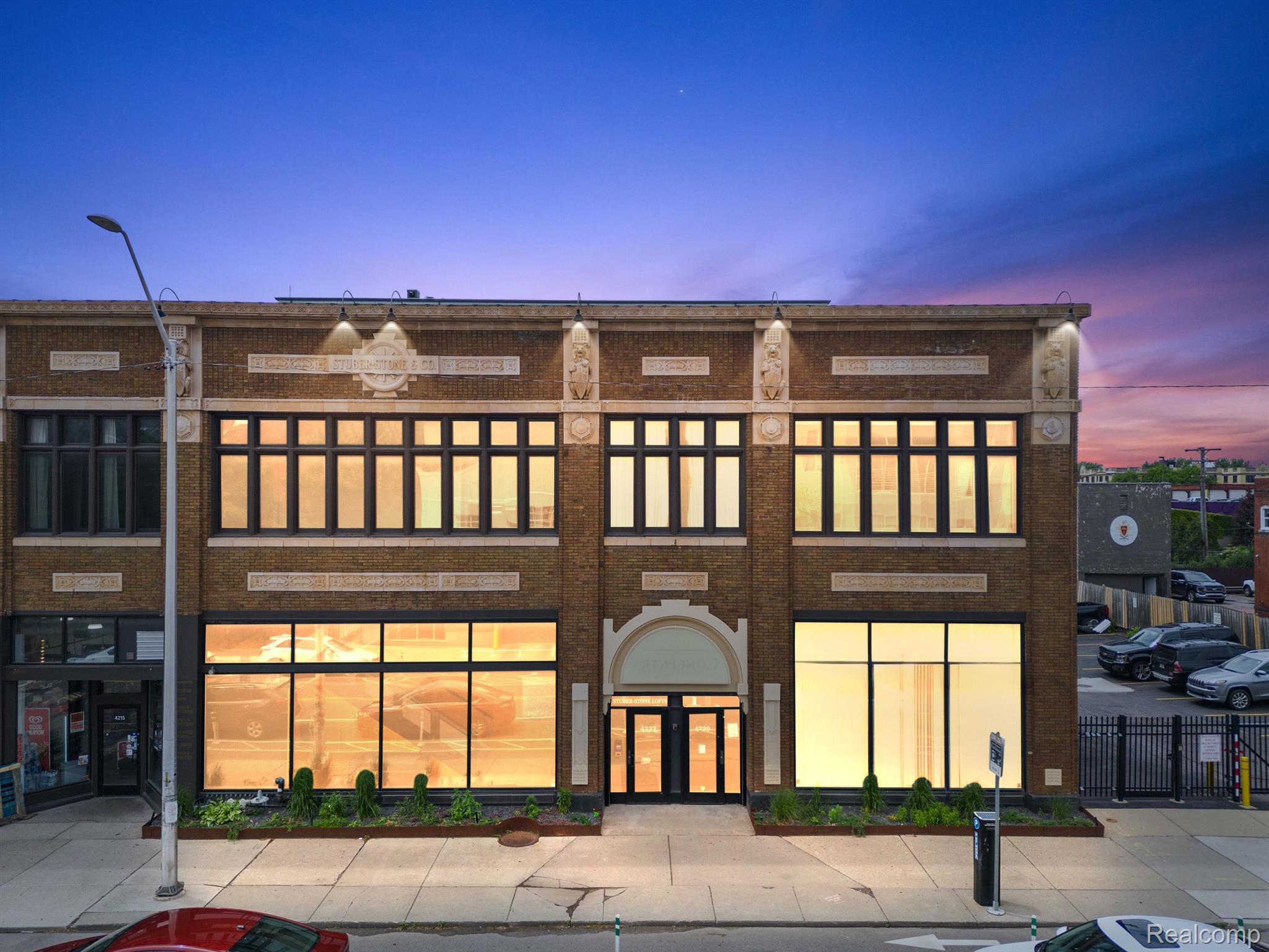 4221 Cass AVE 300