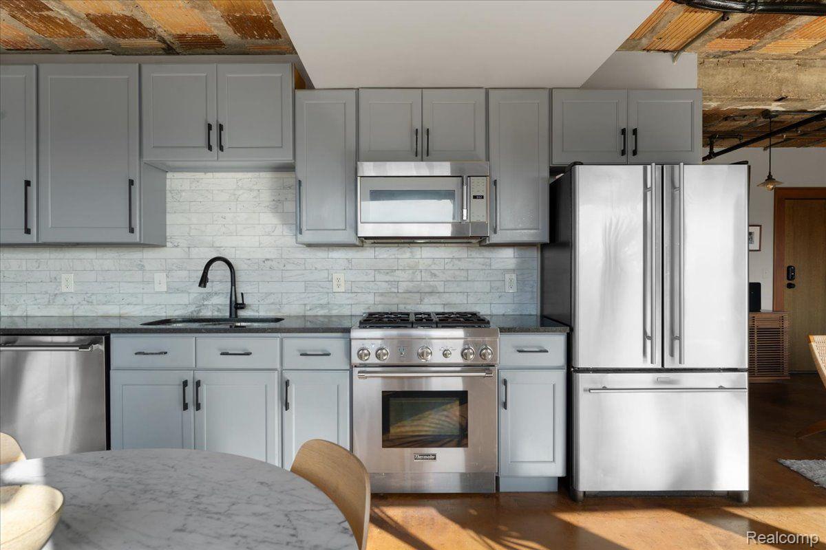 2915 JOHN R STREET 407