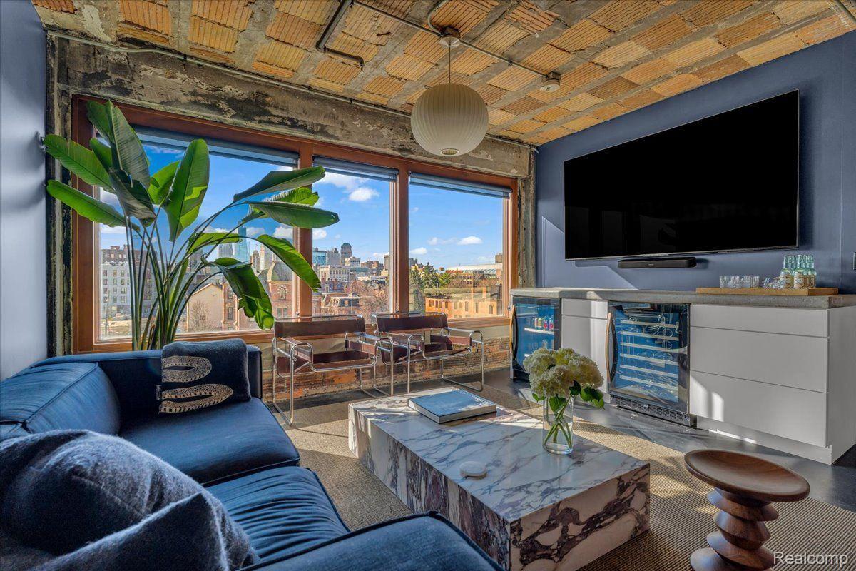 2915 JOHN R STREET 407