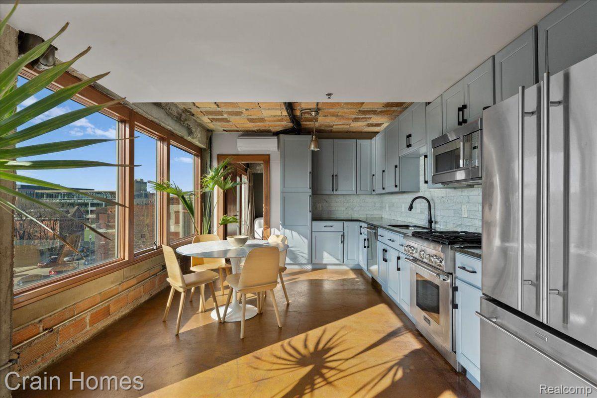 2915 JOHN R STREET 407