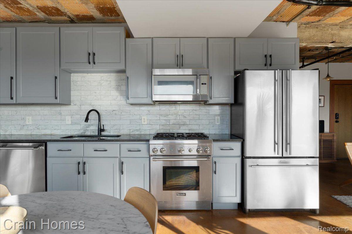 2915 JOHN R STREET 407