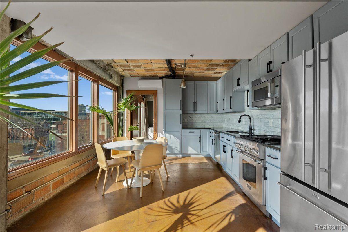 2915 JOHN R STREET 407