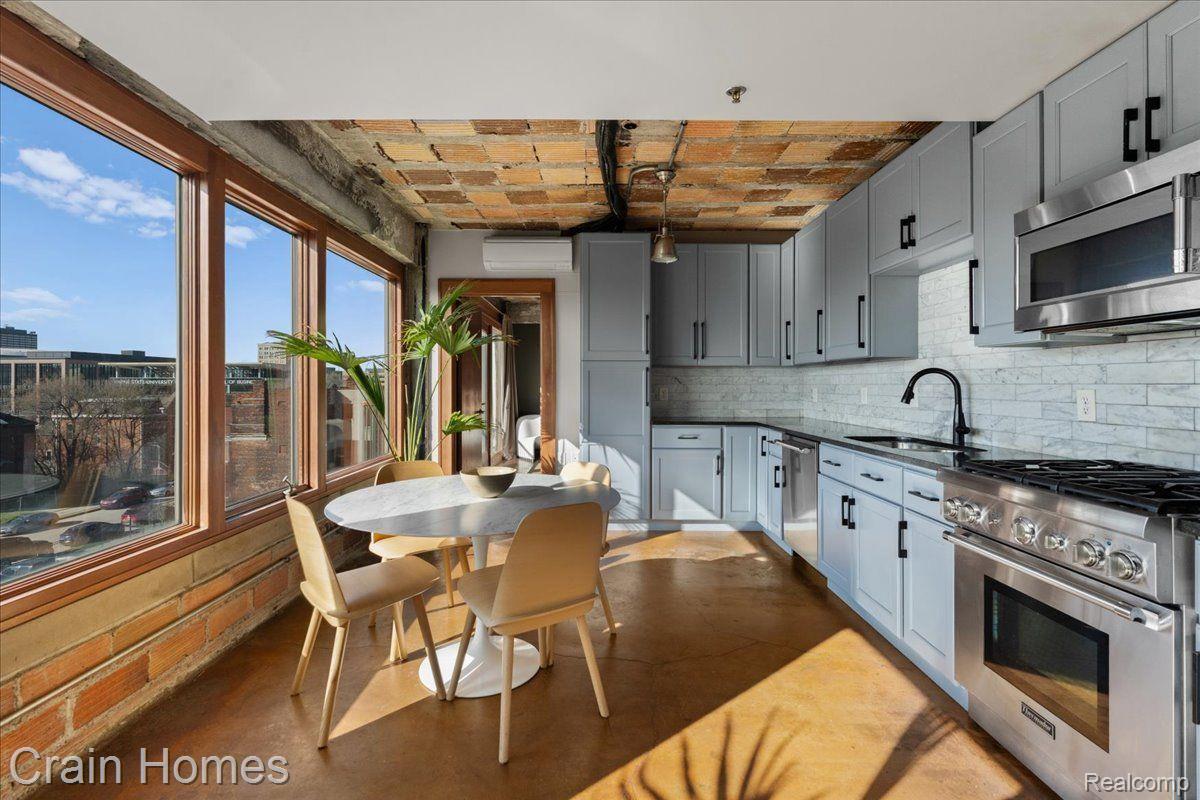 2915 JOHN R STREET 407
