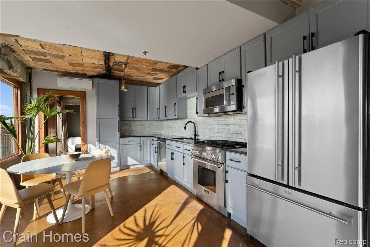 2915 JOHN R STREET 407