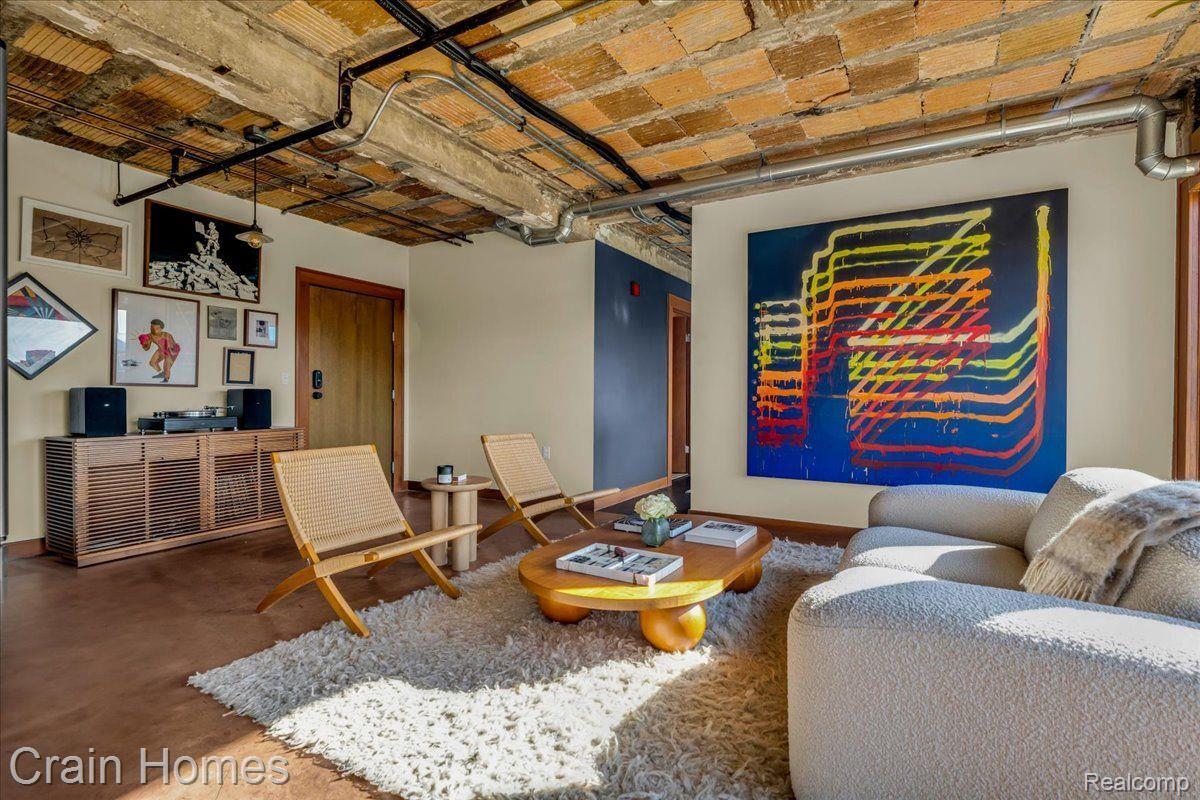 2915 JOHN R STREET 407
