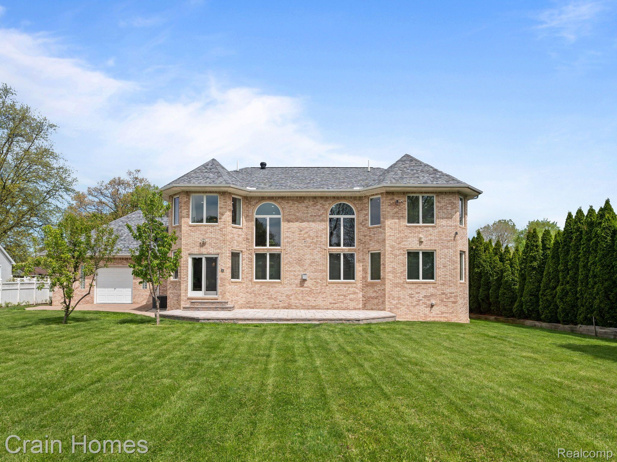 1334 LARAYNE DRIVE