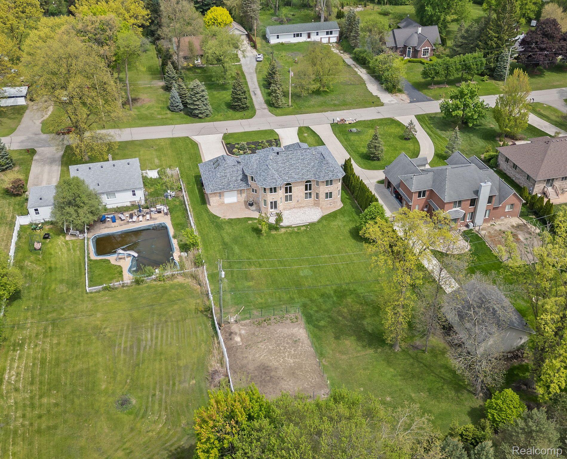 1334 LARAYNE DRIVE