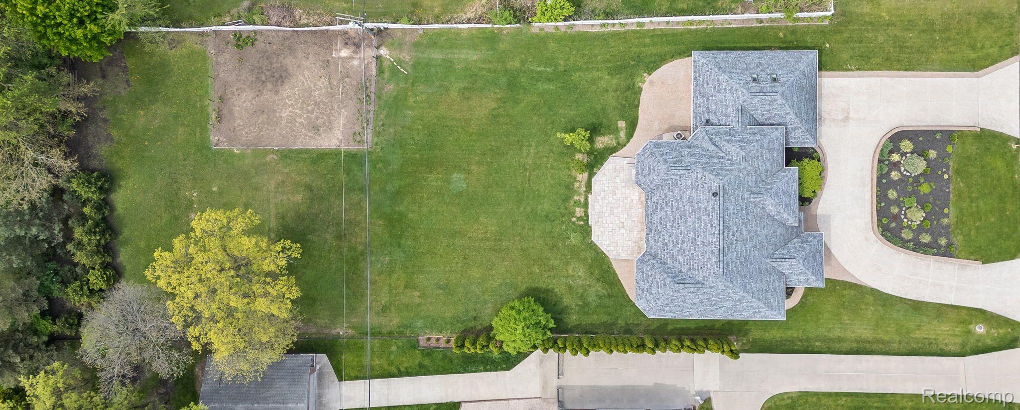 1334 LARAYNE DRIVE