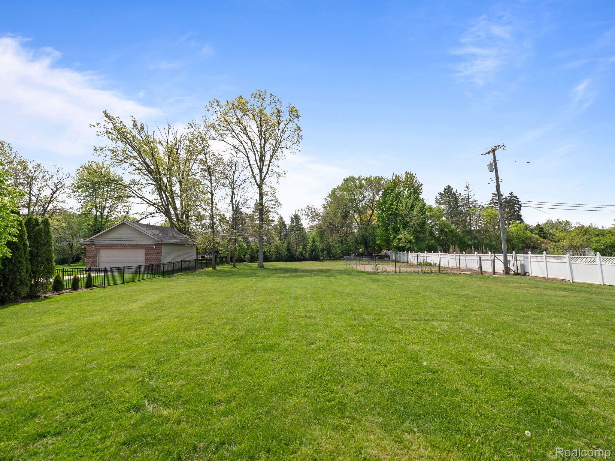 1334 LARAYNE DRIVE