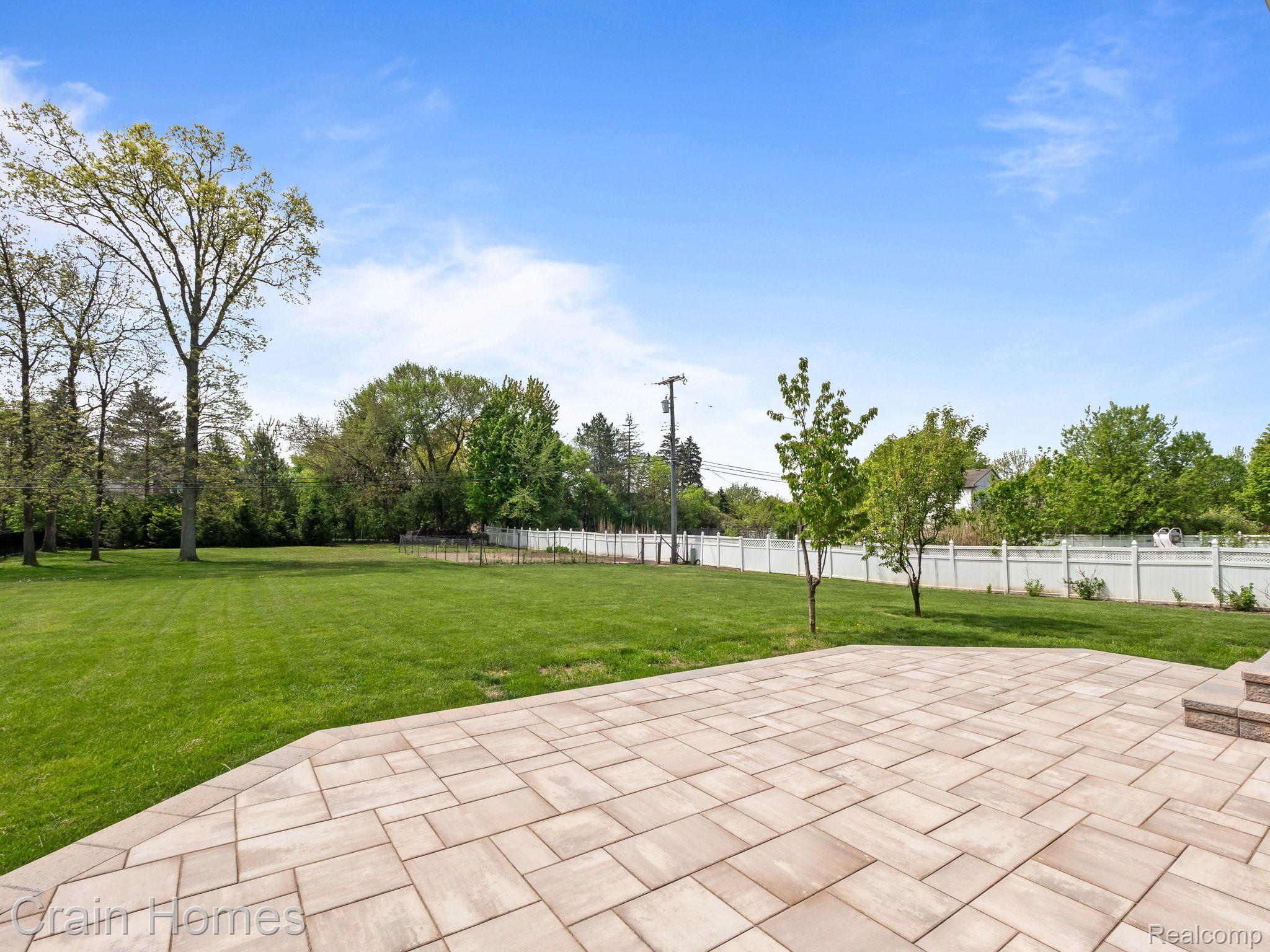1334 LARAYNE DRIVE