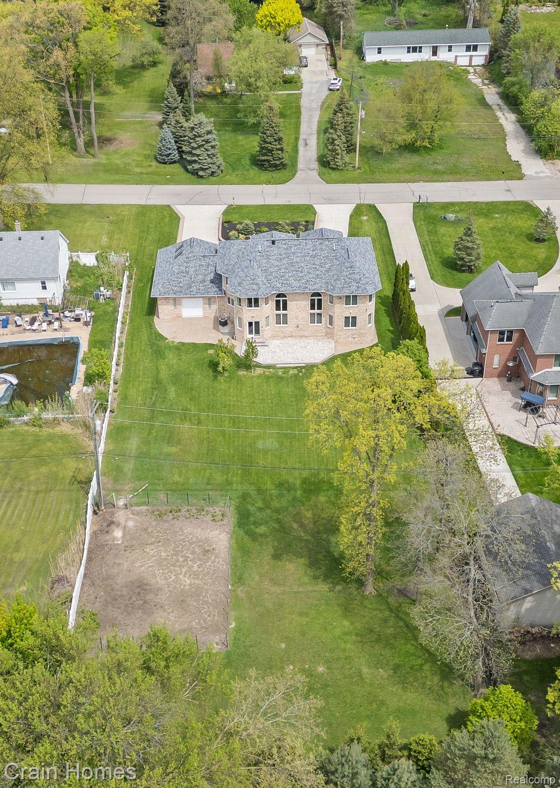 1334 LARAYNE DRIVE