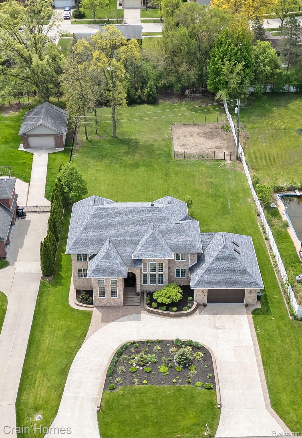 1334 LARAYNE DRIVE