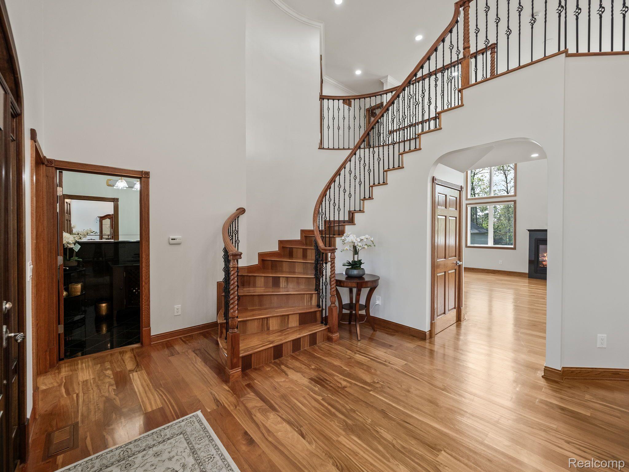 1334 LARAYNE DRIVE