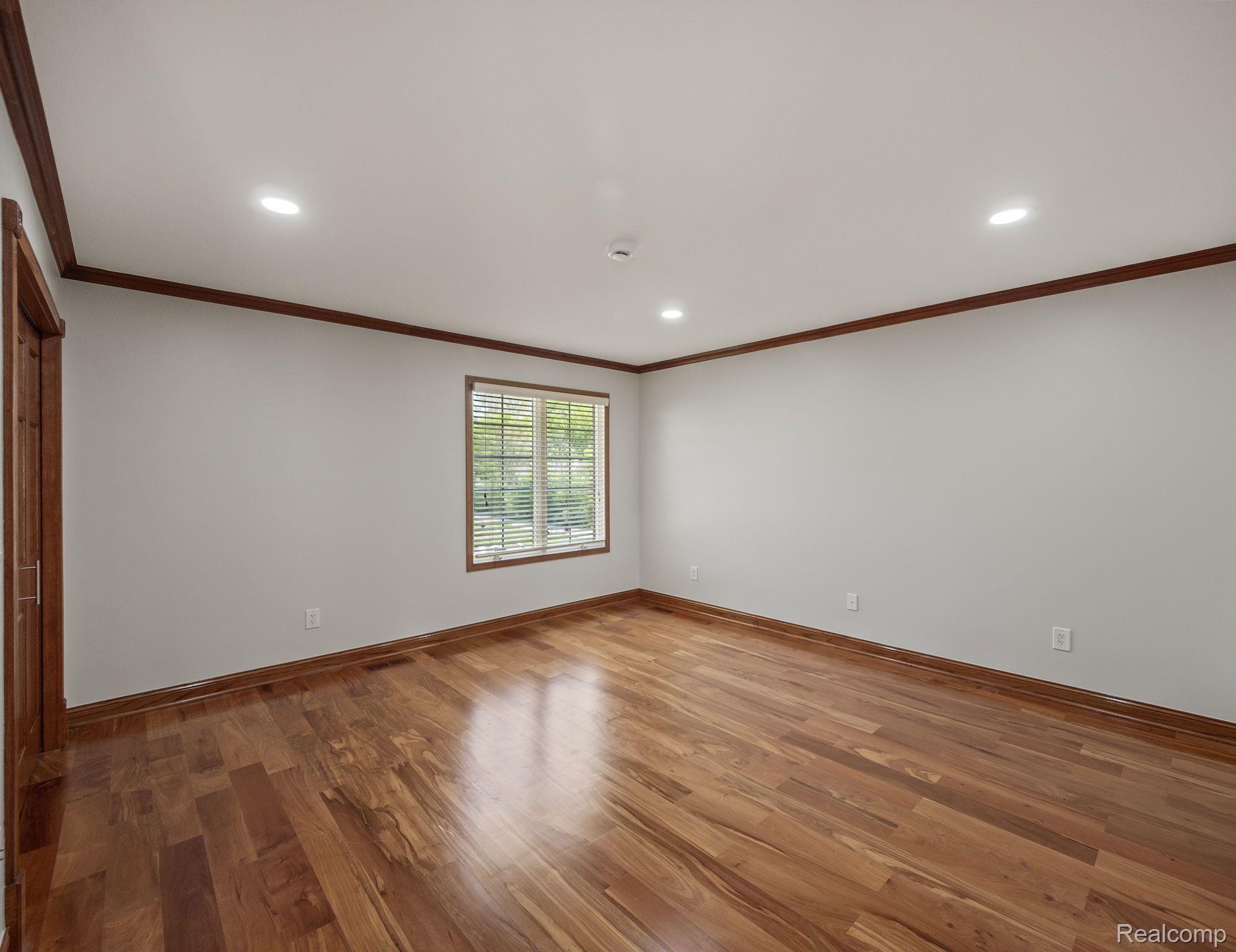 1334 LARAYNE DRIVE