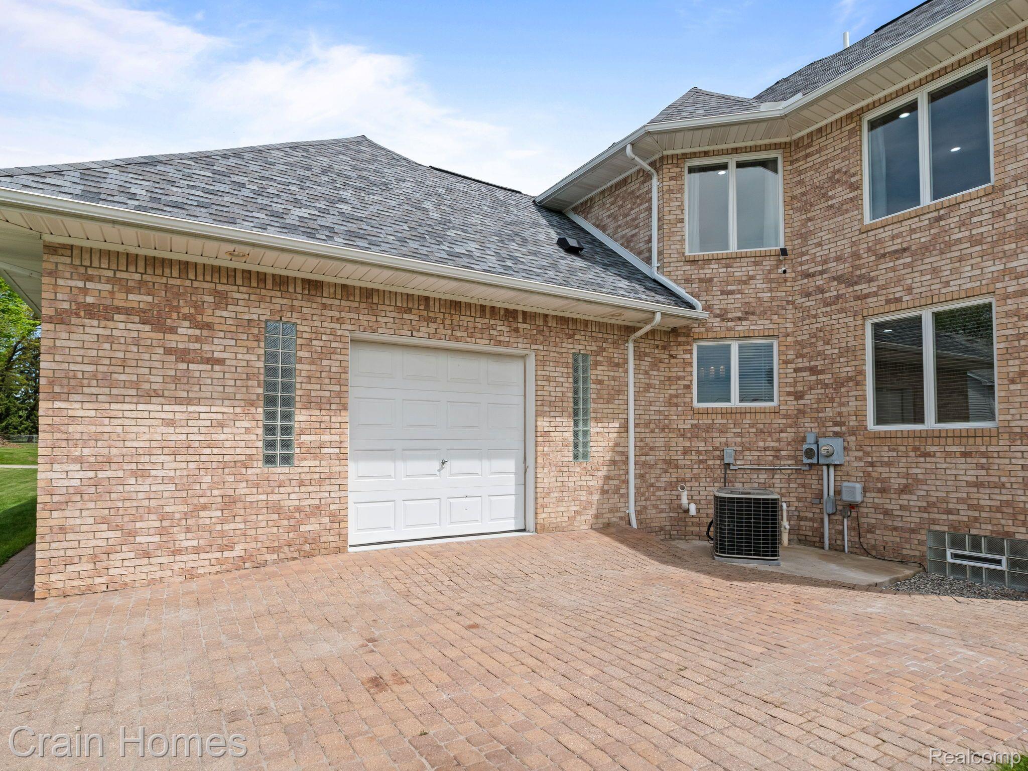 1334 LARAYNE DRIVE