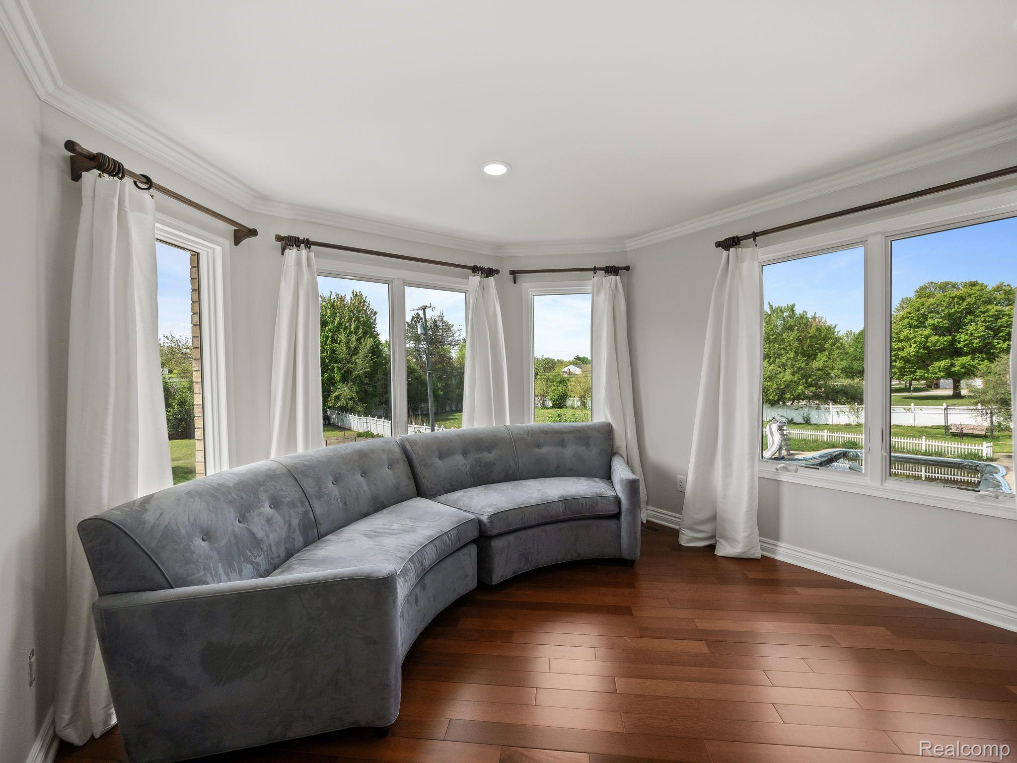 1334 LARAYNE DRIVE