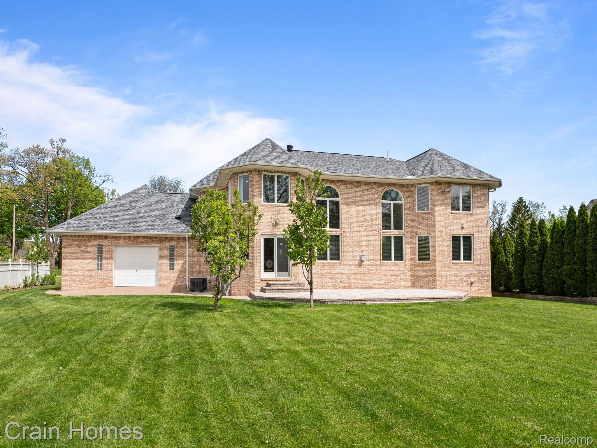 1334 LARAYNE DRIVE