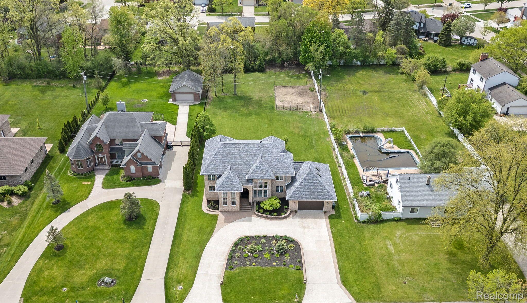 1334 LARAYNE DRIVE