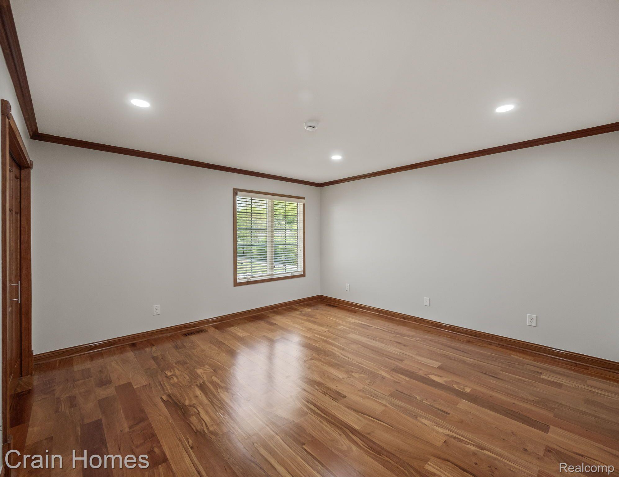 1334 LARAYNE DRIVE