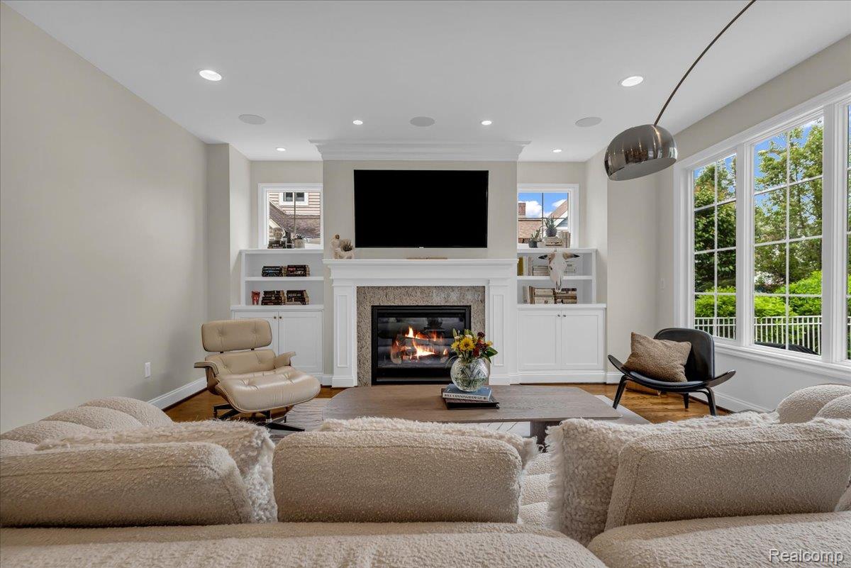 499 CATALPA DRIVE