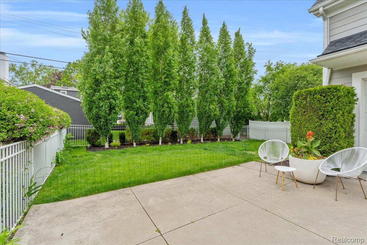 499 CATALPA DRIVE