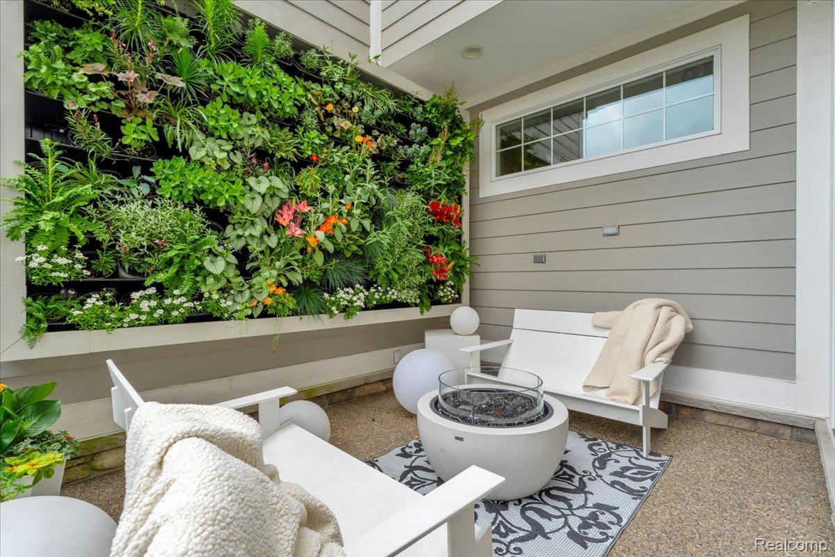 499 CATALPA DRIVE