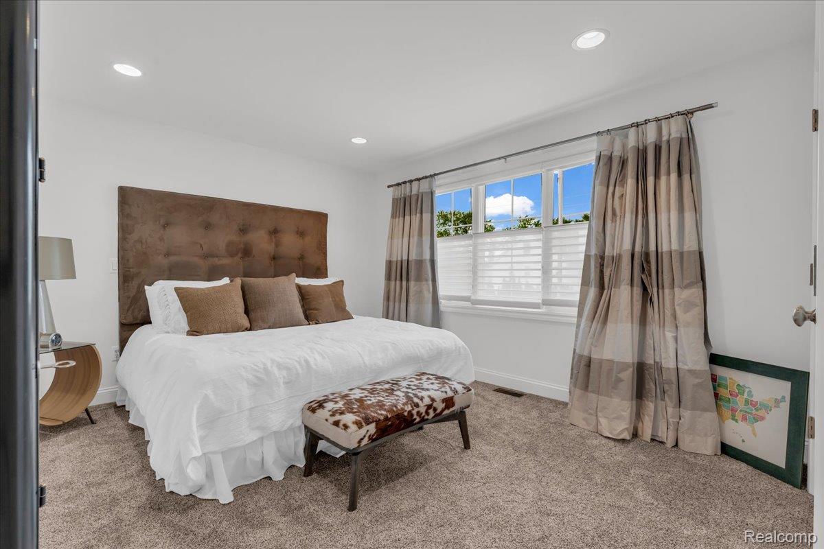 499 CATALPA DRIVE