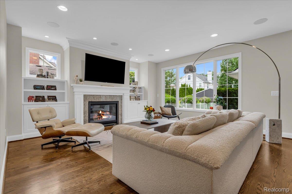 499 CATALPA DRIVE