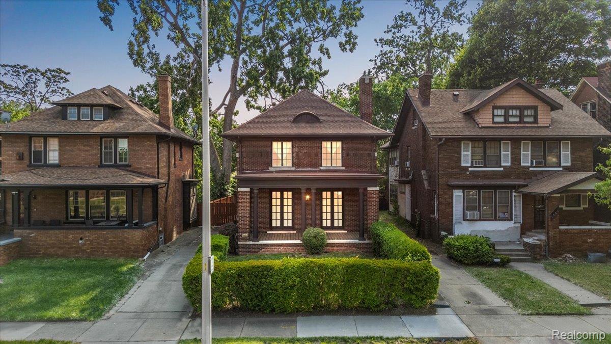 7433 Poe Street