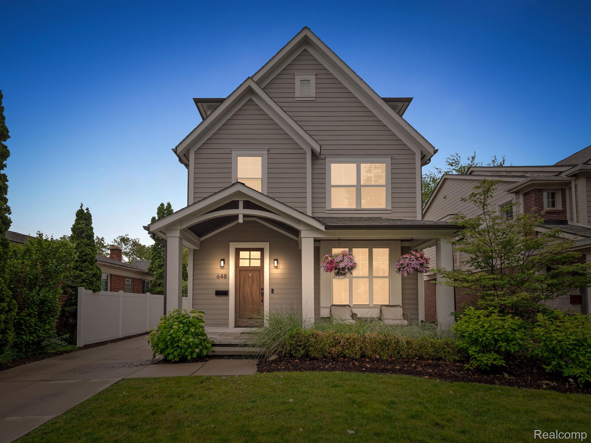 648 Humphrey Avenue