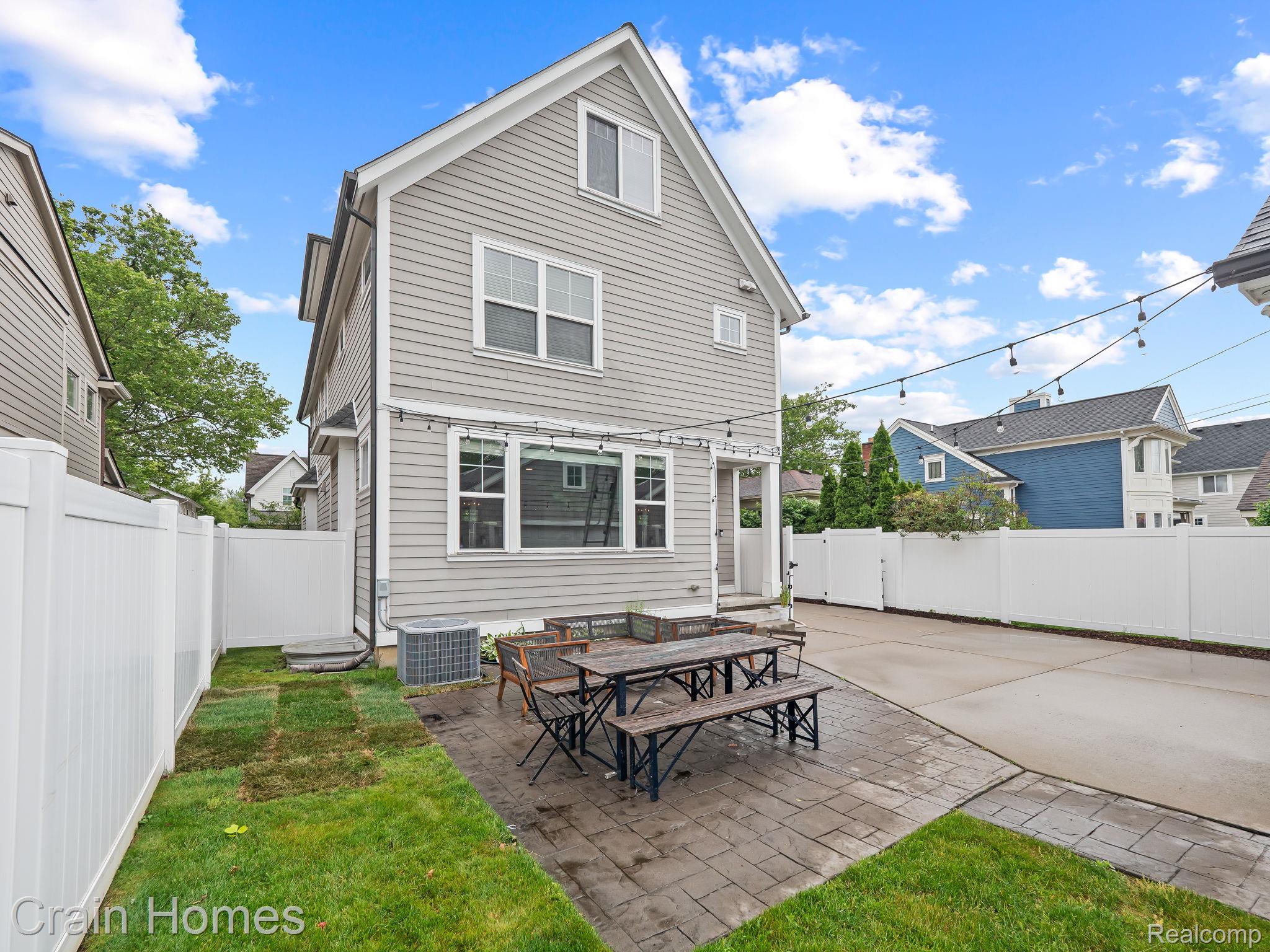 648 Humphrey Avenue