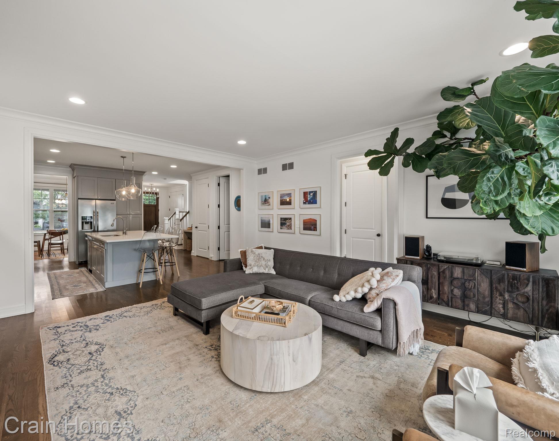 648 Humphrey Avenue