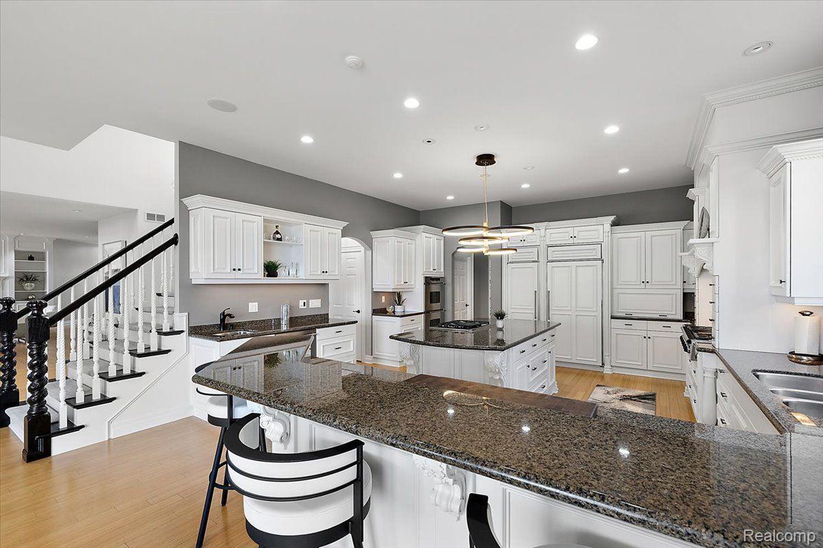 8147 RIVER Road