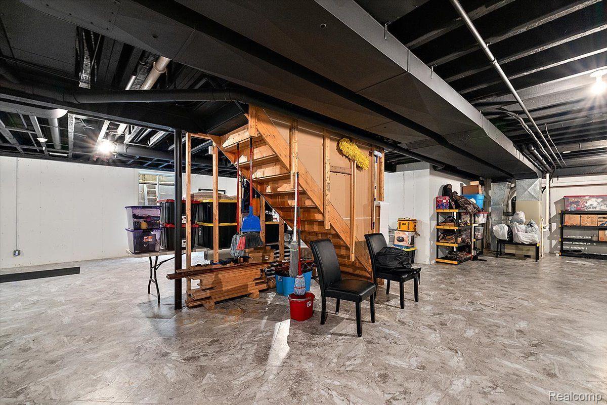 8147 RIVER Road