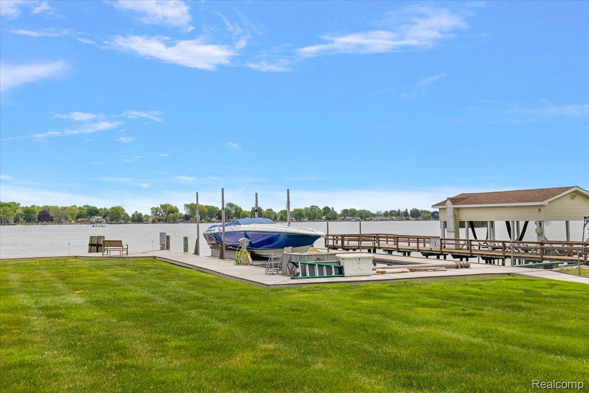 8147 RIVER Road