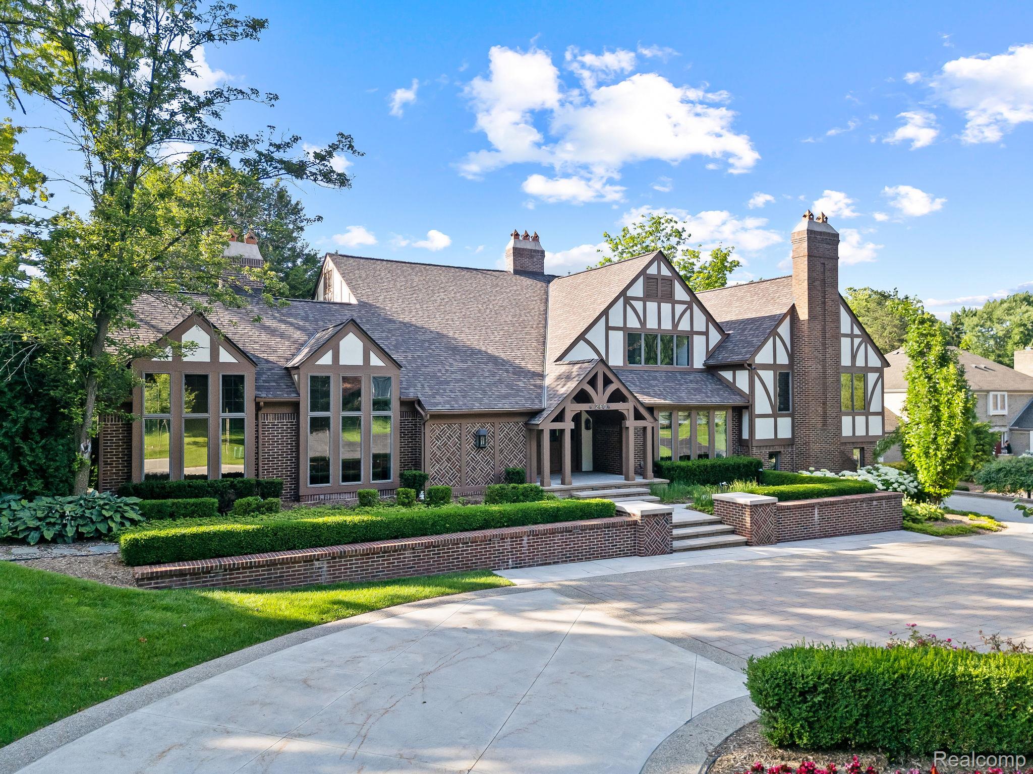 260 Woodwind Drive