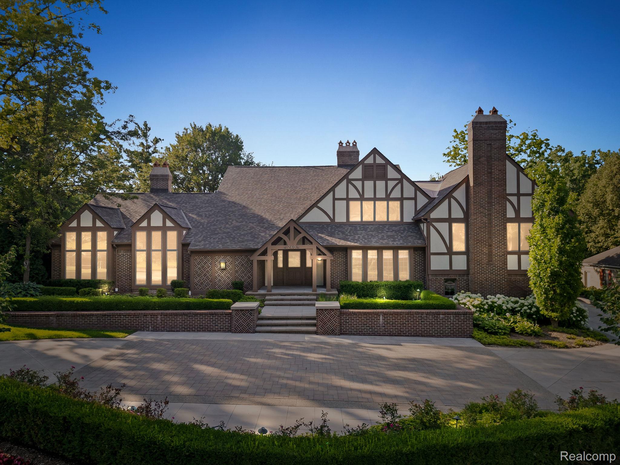260 Woodwind Drive