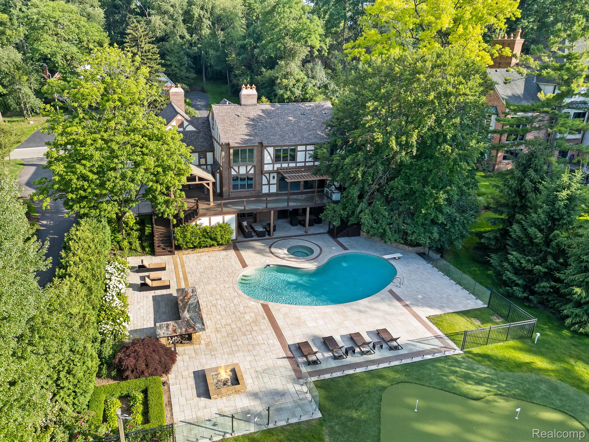 260 Woodwind Drive