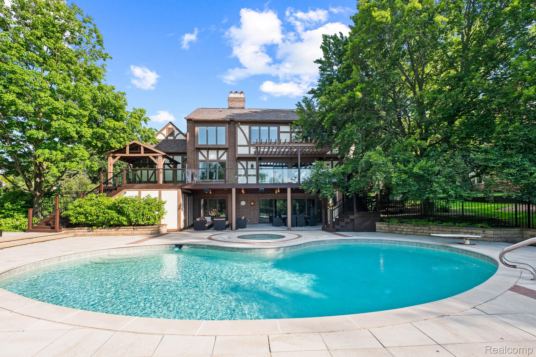 260 Woodwind Drive