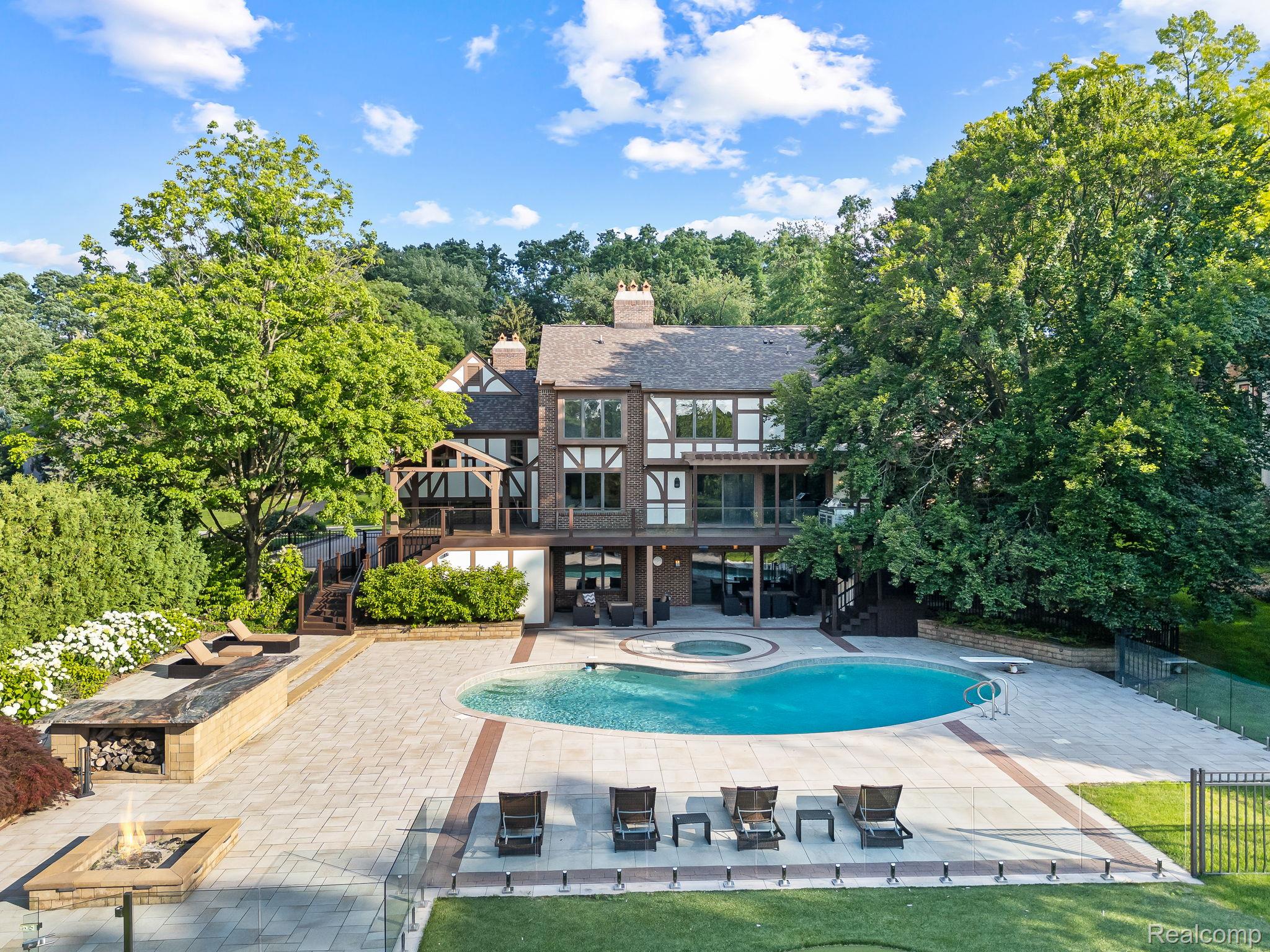 260 Woodwind Drive